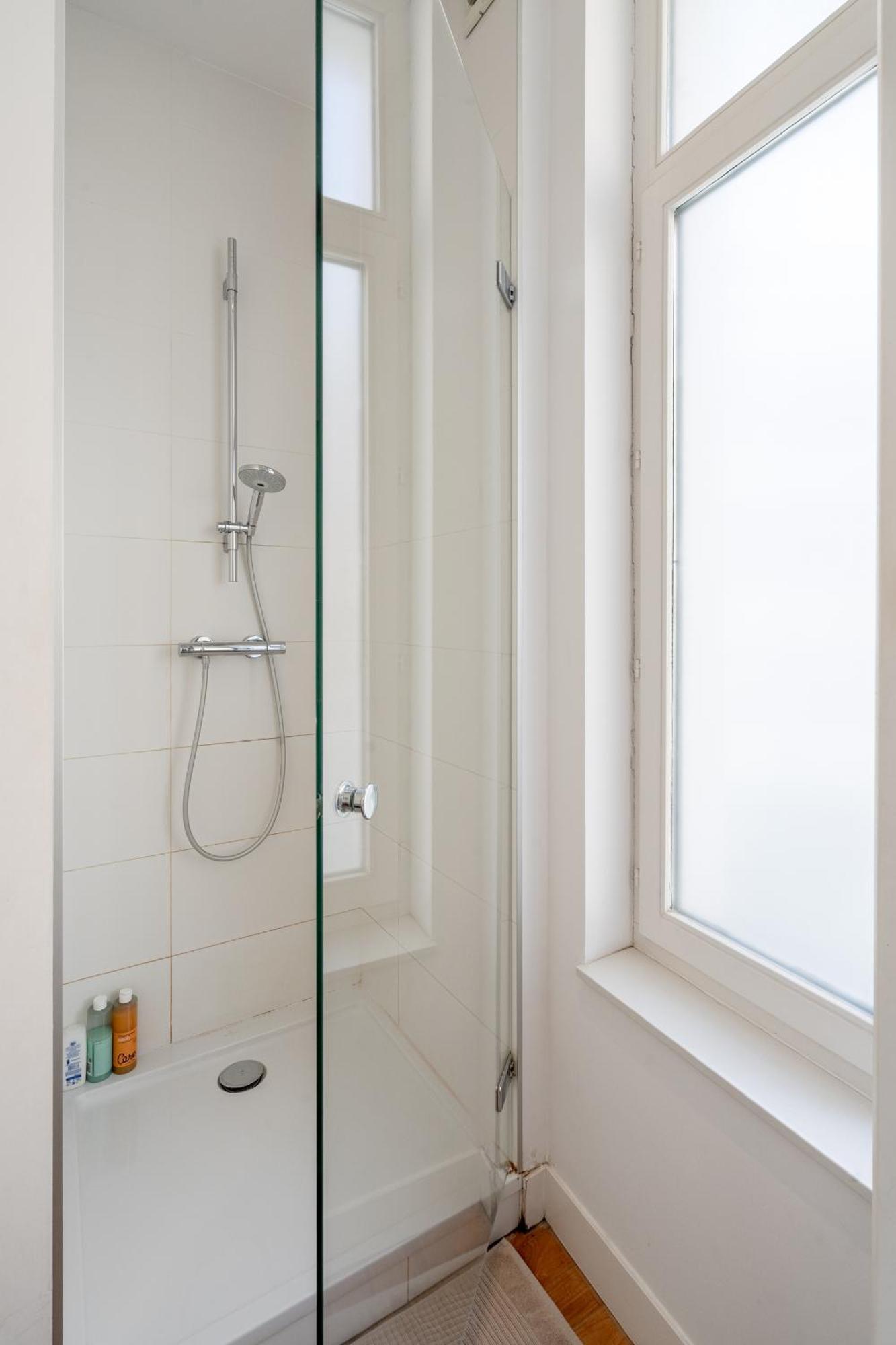 Beautiful Modern Apartment In The Heart Of أنتويرب المظهر الخارجي الصورة