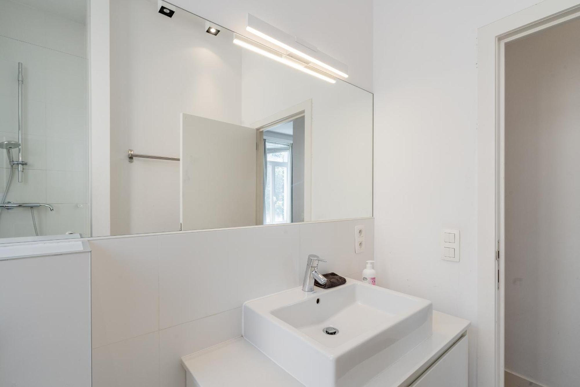 Beautiful Modern Apartment In The Heart Of أنتويرب المظهر الخارجي الصورة